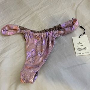 Acacia dahlia levi bottom